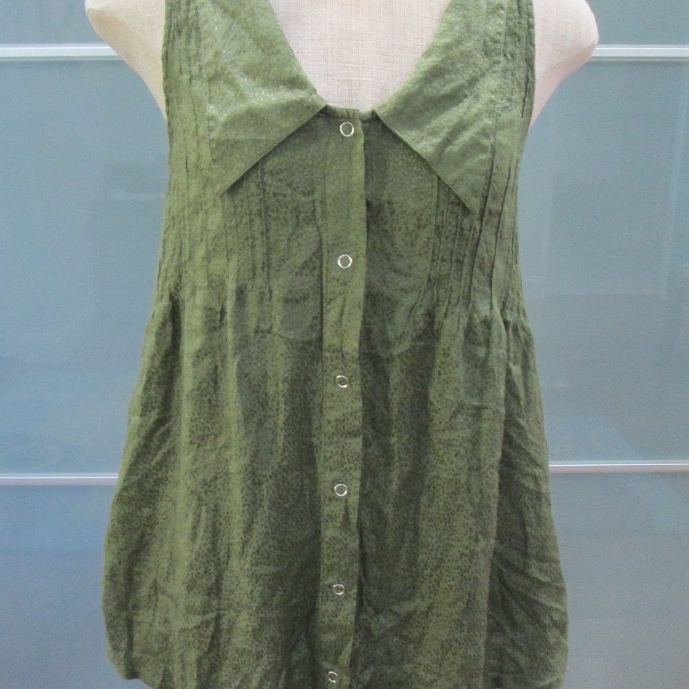 Maurie and Eve Platinum Sleeveless Textured Snap Front Tunic Size 1